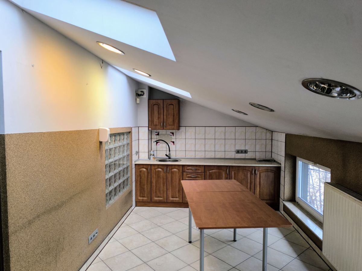 https://foto.realtorus.pl/L939/380630/10987-9l.jpg